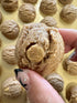Galleta de lactancia Luna Bee sabor Reese's con trozo de mantequilla de maní